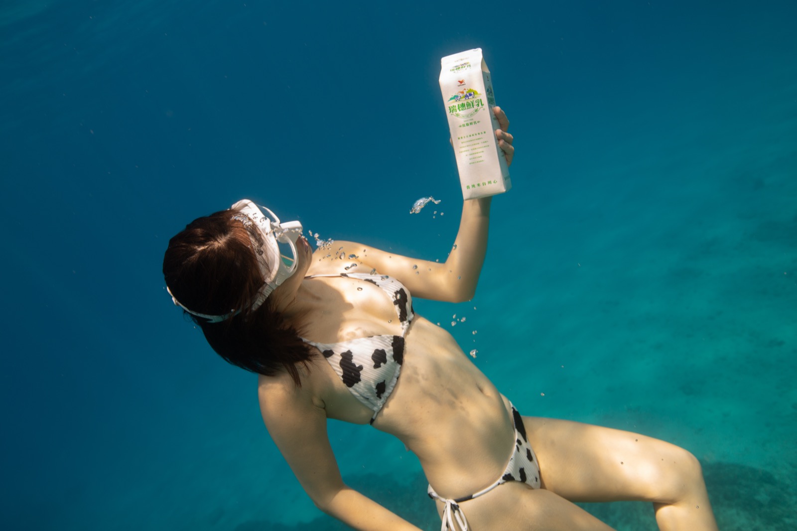 Freediving photography in open water around Xiaoliuqiu