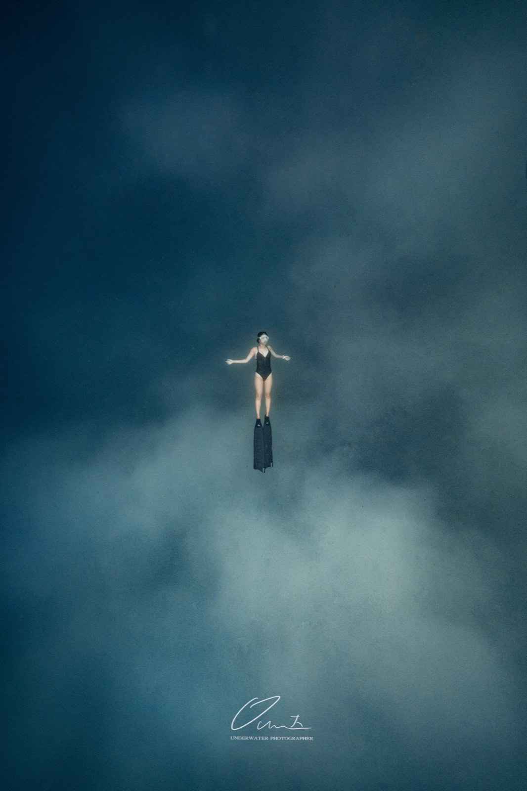 Freediving photography in open water around Xiaoliuqiu